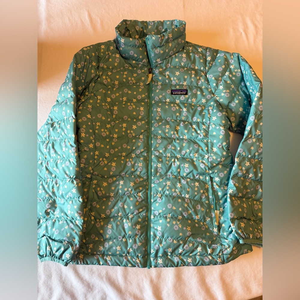 Kids XL (14) Patagonia blue floral zip puffer jacket